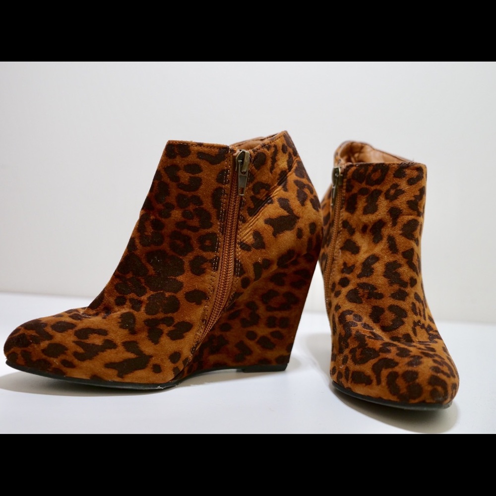 Leopard wedges